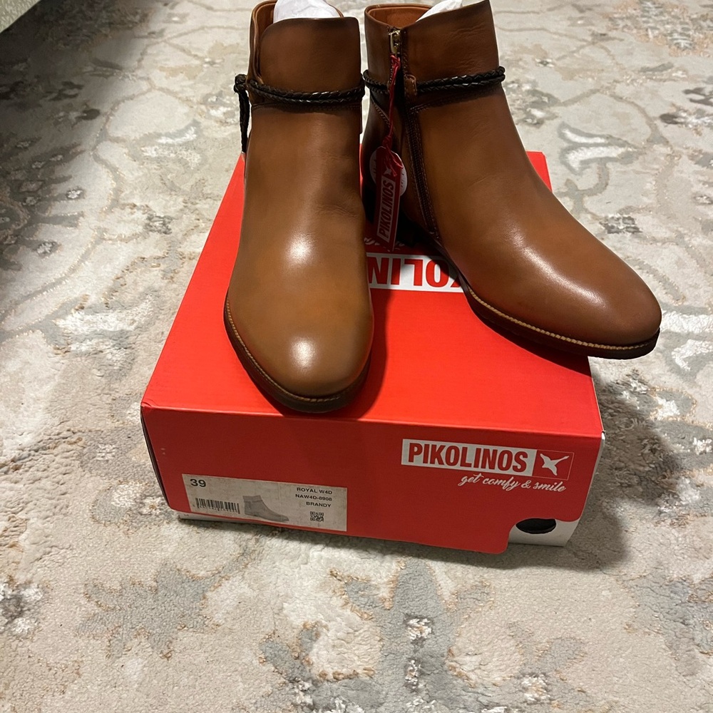 Women’s Tan Leather Ankle Boots NWT